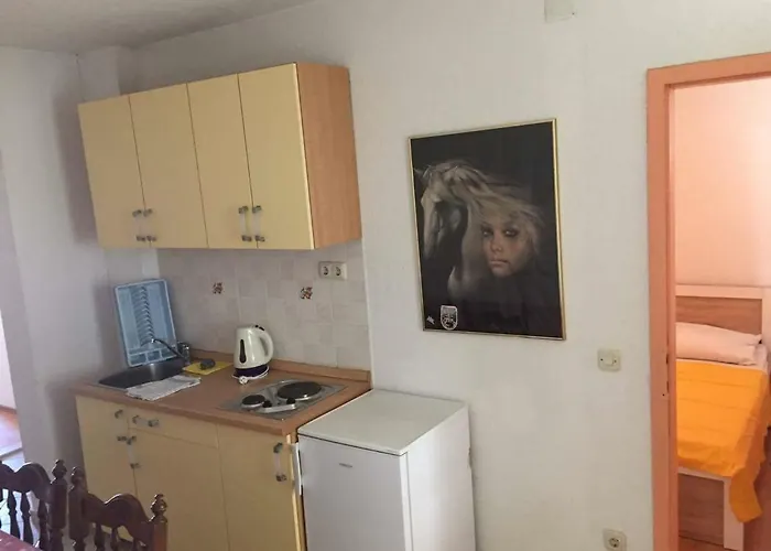 Five Gostinjska kuća 3*